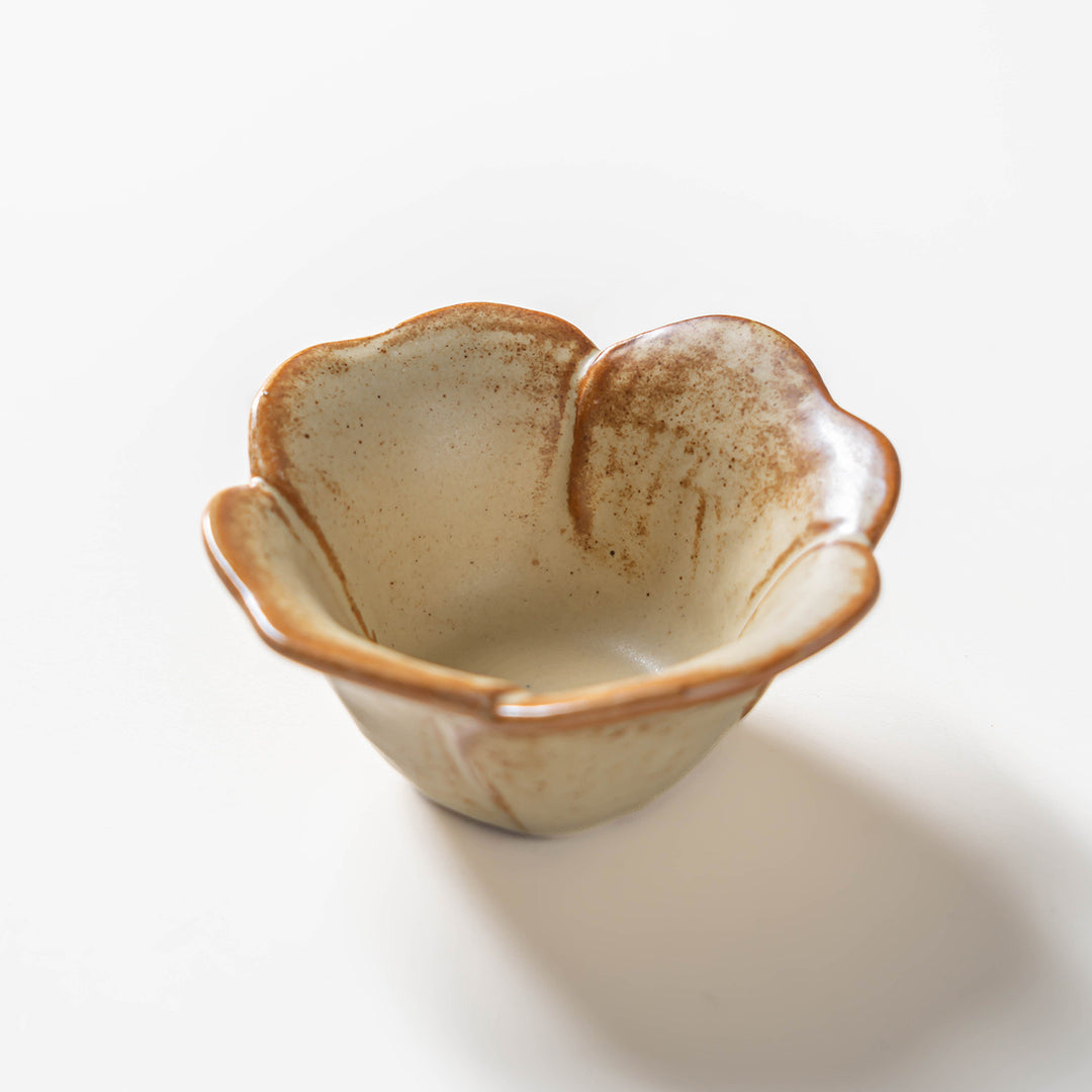 Japanese Style Retro Flower-Shaped Ceramic Sauce Dish