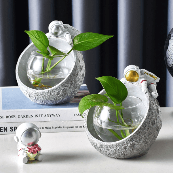 Resin Astronaut Glass Vase - huemabe - Creative Home Decor