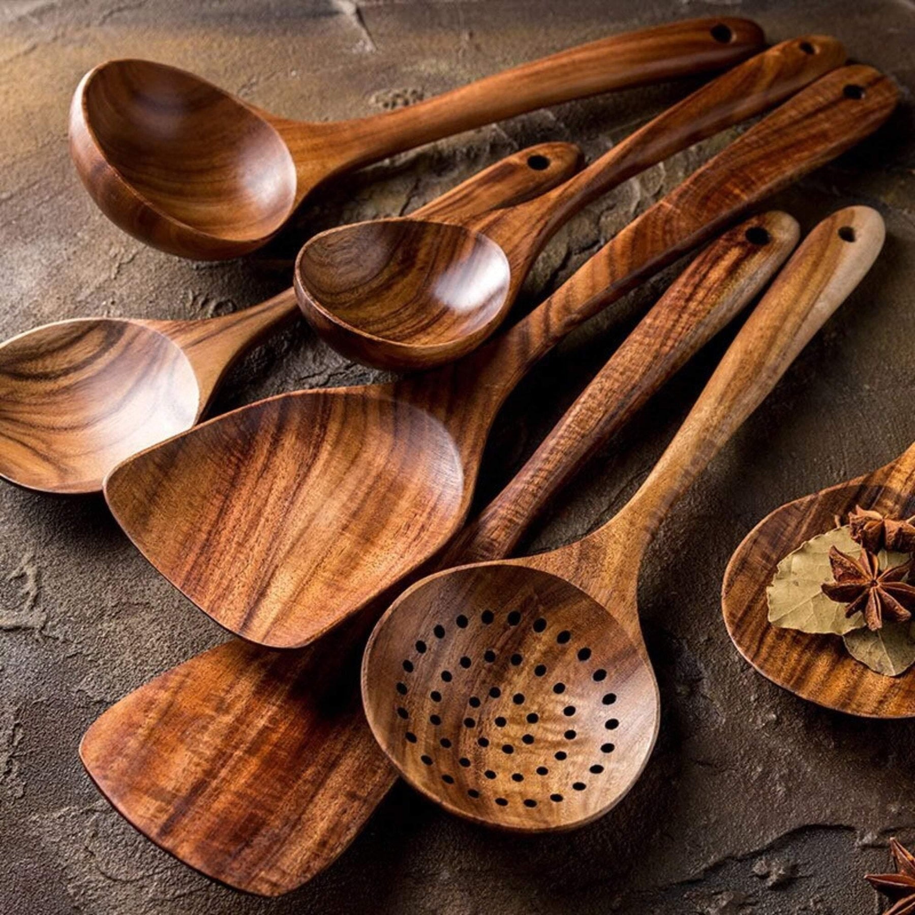 https://huemabe.com/cdn/shop/files/traditional-7-pieces-wooden-utensil-set-huemabe-creative-home-decor-3_1800x1800.jpg?v=1683879344